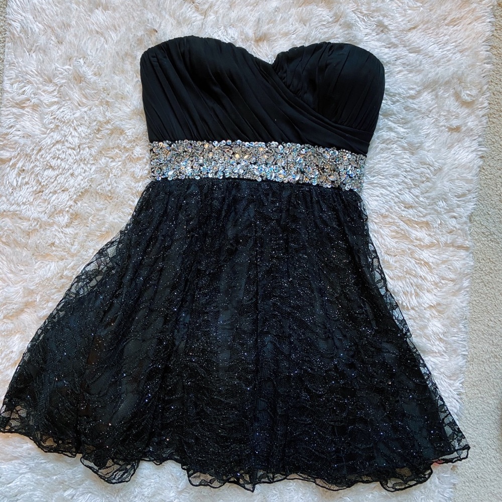 Strapless Short Formal/Homecoming Dress